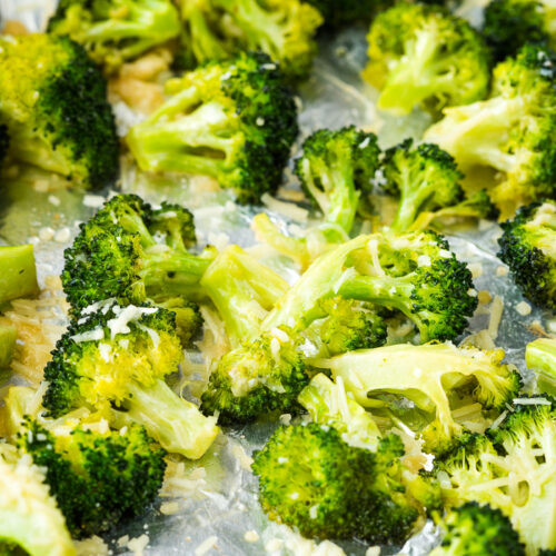 https://www.eazypeazymealz.com/wp-content/uploads/2013/06/Garlic-Parmesan-Roasted-Broccoli-1-500x500.jpg