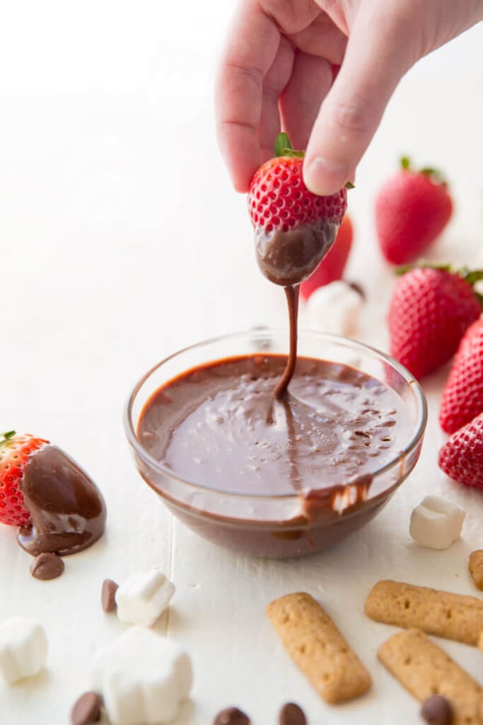 https://www.eazypeazymealz.com/wp-content/uploads/2013/08/strawberry-dip-fondue-683x1024.jpg