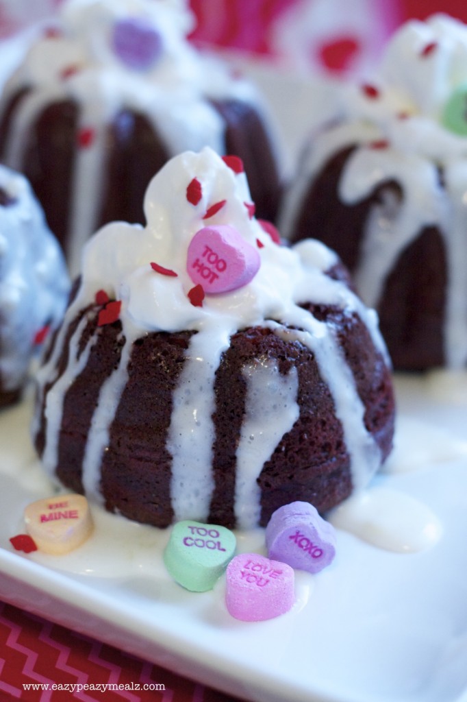 https://www.eazypeazymealz.com/wp-content/uploads/2014/02/Red-Velvet-Bundt-Cake-682x1024.jpg