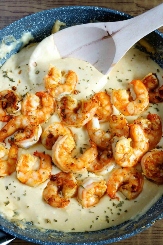 30 Minute Cheesy Garlic Shrimp Alfredo - Easy Peasy Meals