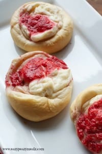 Strawberry Breakfast Pastry - Easy Peasy Meals