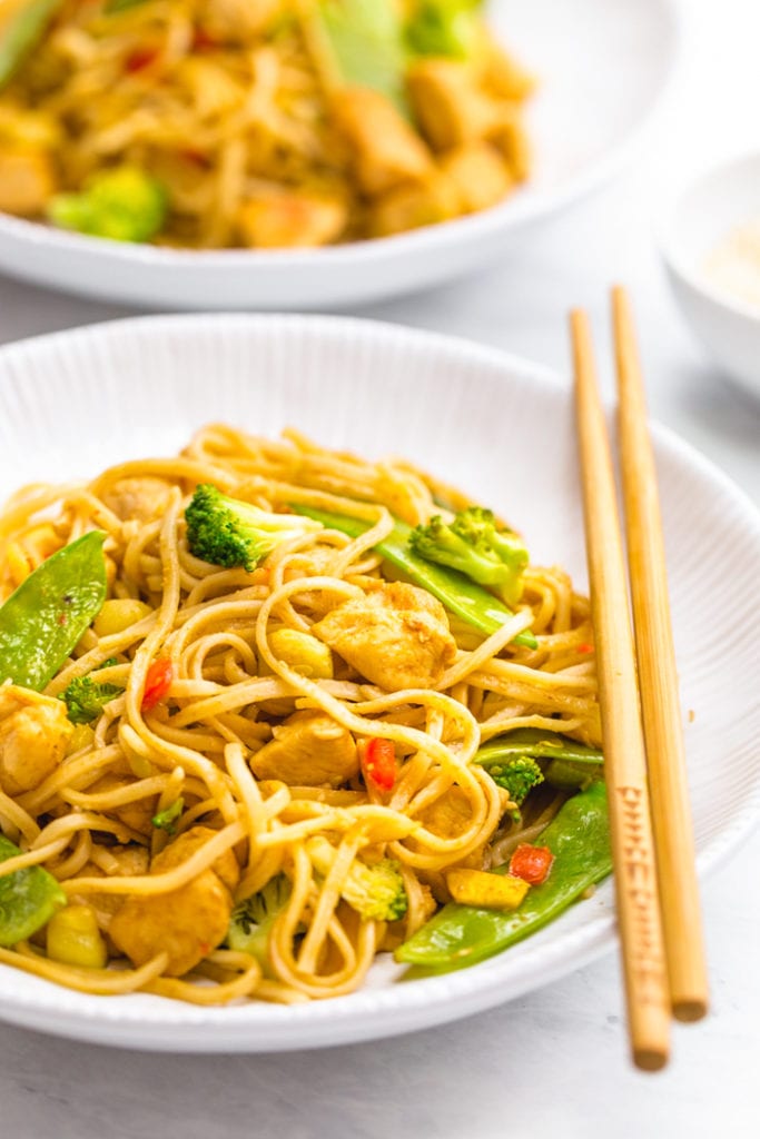 Garlic Chicken Lo Mein - Easy Peasy Meals