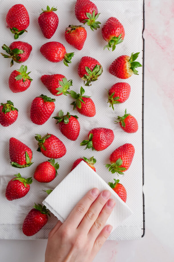 Chocolate Covered Strawberries - Easy Peasy Meals