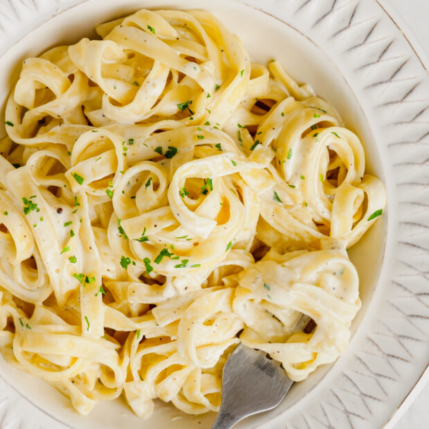 Fettuccine Alfredo - Easy Peasy Meals