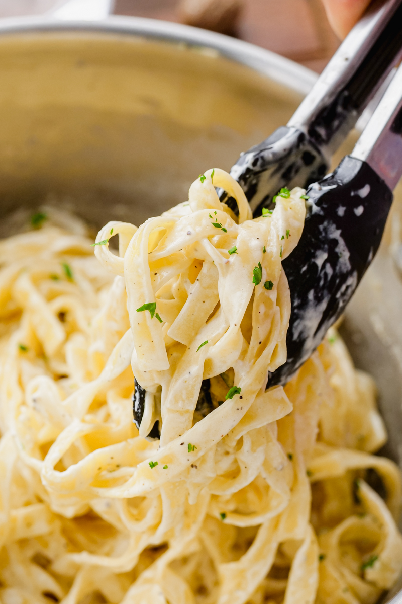 Fettuccine Alfredo - Easy Peasy Meals